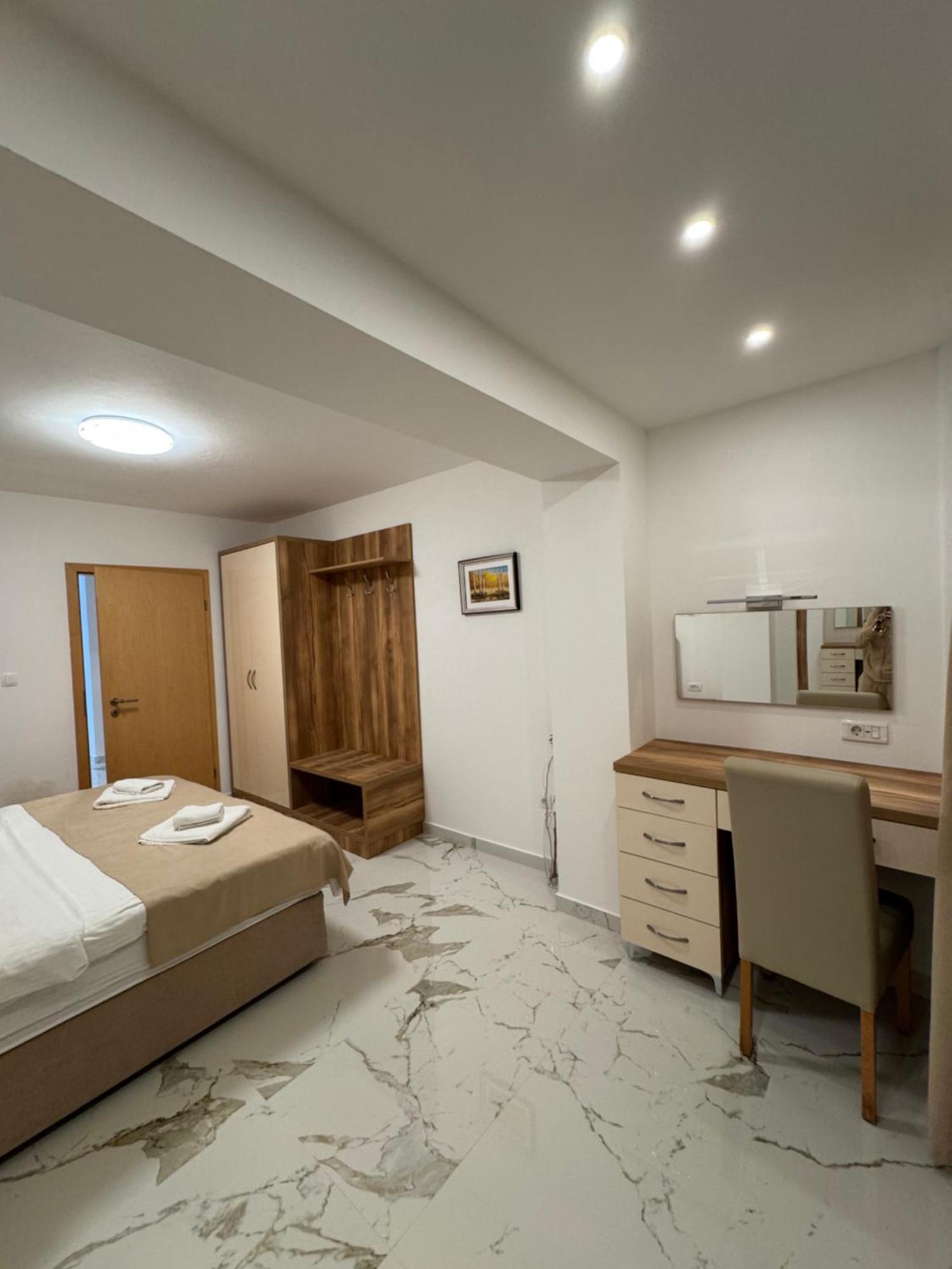 Hotel Freiburg Ulcinj Luaran gambar