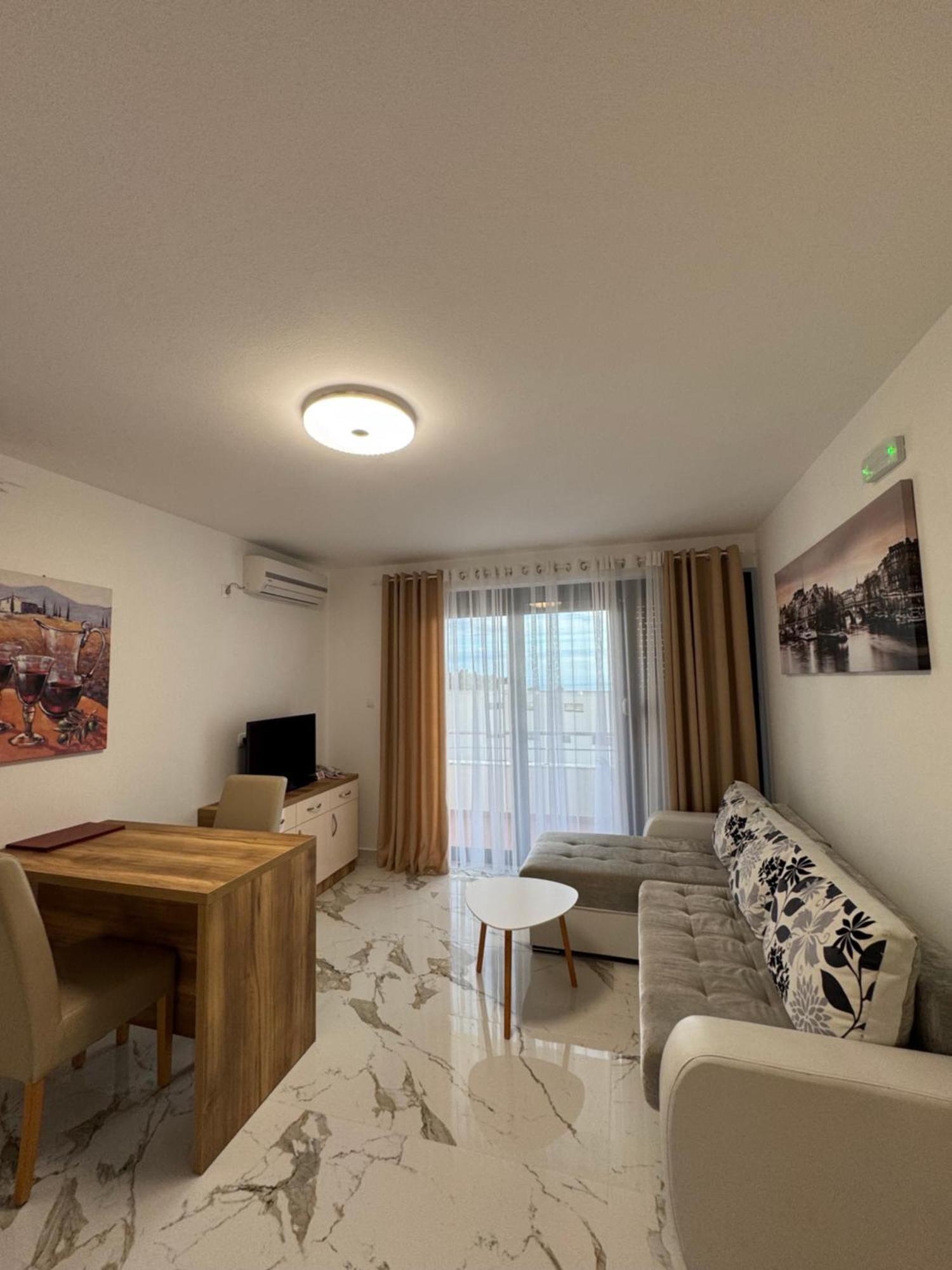 Hotel Freiburg Ulcinj Luaran gambar