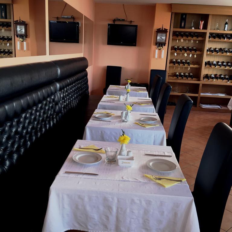 Hotel Freiburg Ulcinj Luaran gambar