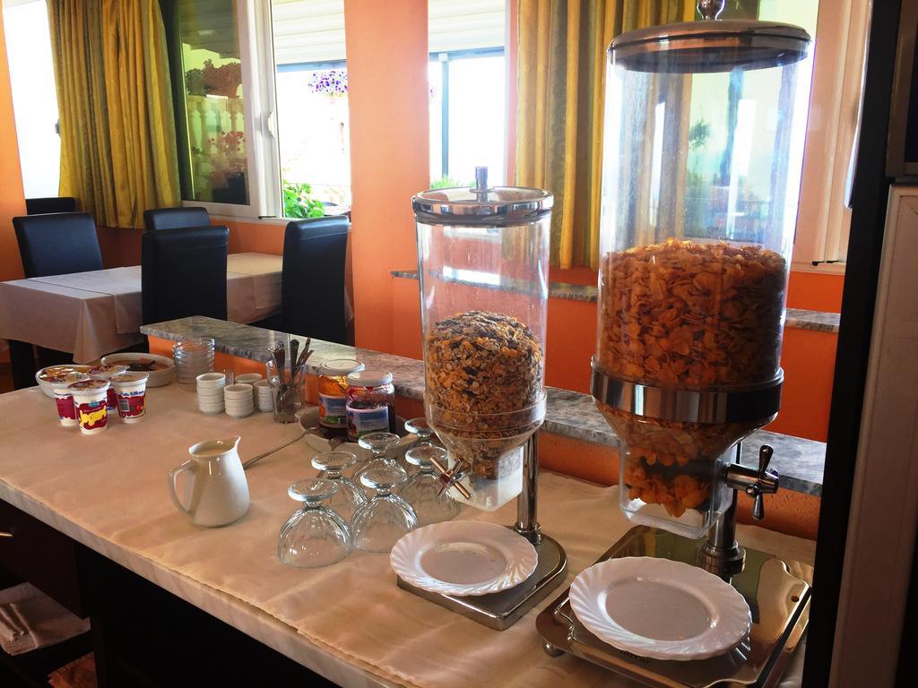 Hotel Freiburg Ulcinj Luaran gambar